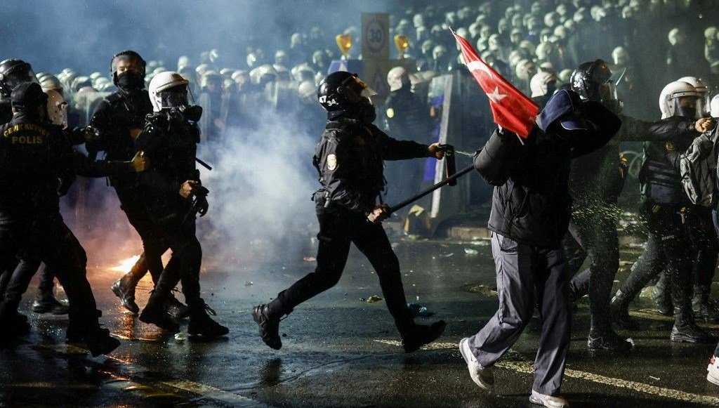 Saraçhane protestoları davası: 49 sanıklı dava ekim ayına ertelendi