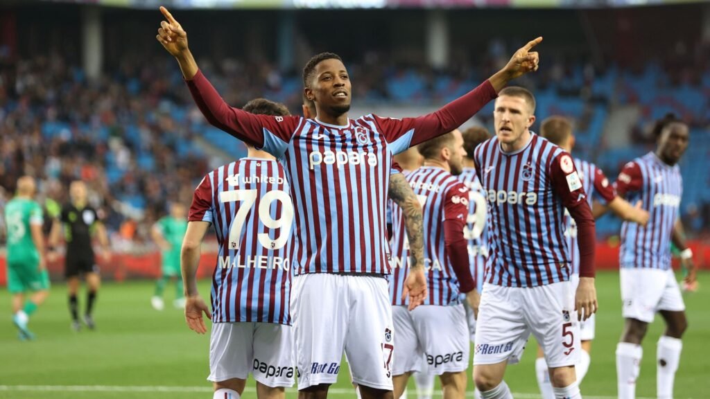 Trabzonspor-Bodrum FK maçında 3 kırmızı kart çıktı: Karadeniz ekibi 3-2 galip geldi