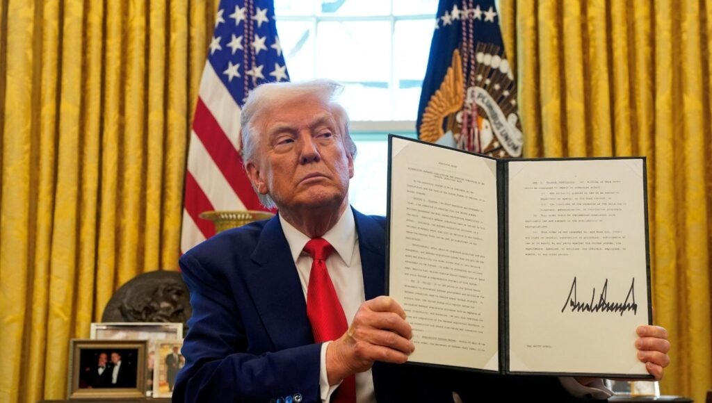 Trump’tan yeni kararnameler: Bu kez kendisini eleştirenleri hedef aldı