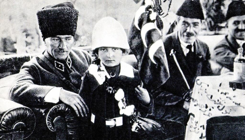 Unutulmaz fotoğrafın hikayesi: O şapkanın altında bir bayram doğdu