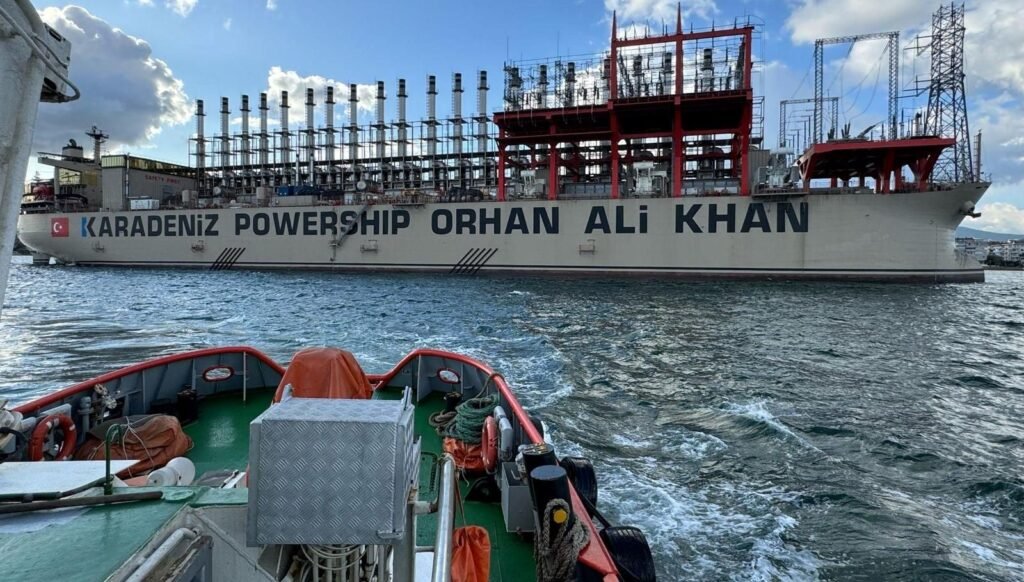 Yalova’da gemi karaya oturdu