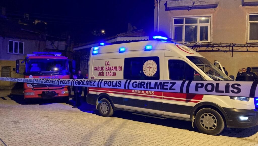 Yaşlı adam evinde yanmış halde bulundu