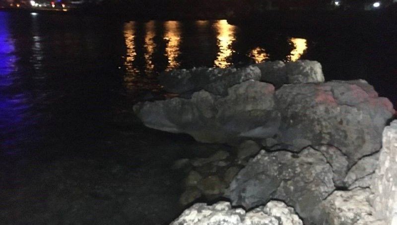 Balık tutarken kayalıklardan düşüp öldü