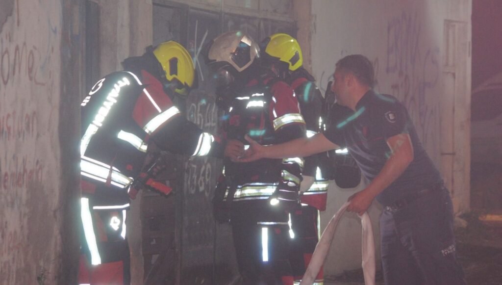 Balıkesir’de metruk binada yangın: 1 kişi ve 1 köpek öldü