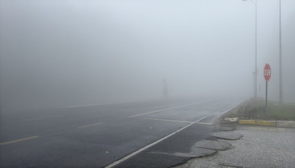Bolu Dağı’ndaki sis görüş mesafesini düşürdü