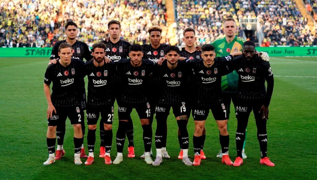 Derbi zaferinin ardından Mert Günok: “Bizi dışarıdan bozmak istiyorlar”