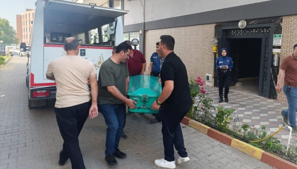 Emekli aile hekimi evinde ölü bulundu