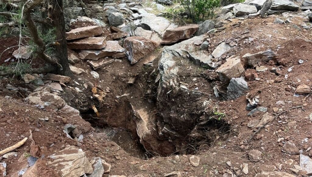 Eski vali ile emekli albay, define ararken yakalandı