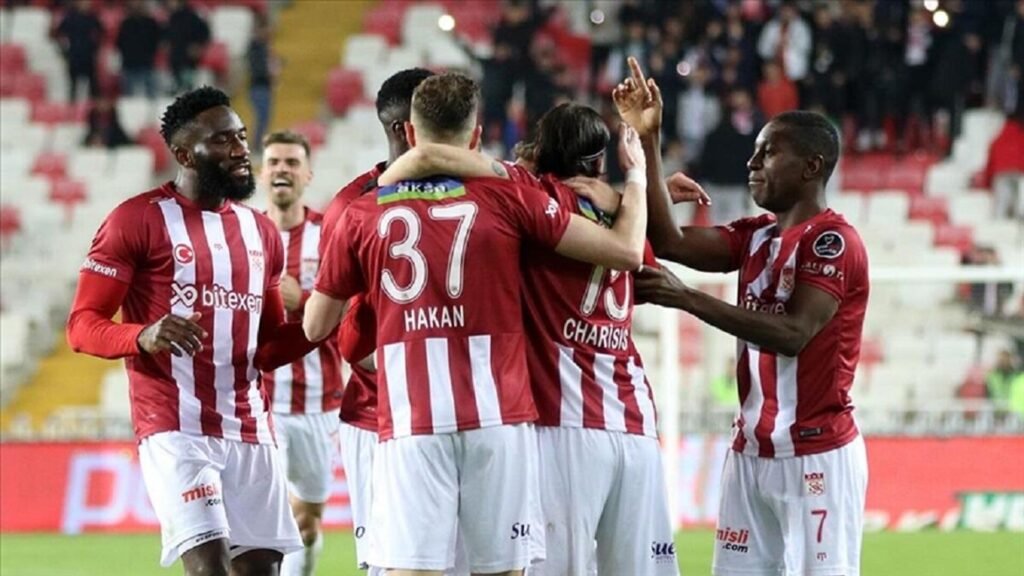 FIFA duyurdu: Süper Lig takımı 3 dönem transfer yasağı cezası aldı
