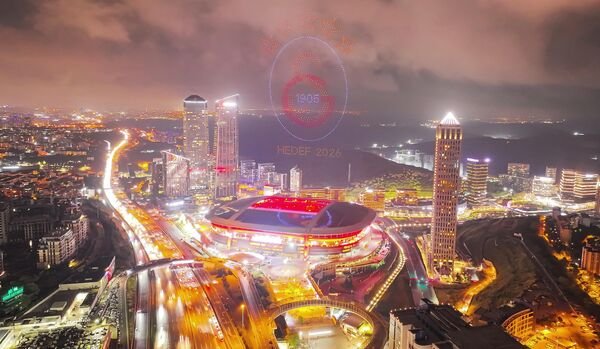 Galatasaray, 25. şampiyonluğunu evinde kutladı: Drone gösterisi kenti aydınlattı