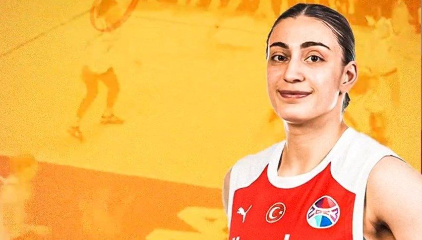 Galatasaray 3 isimle sözleşme uzattı