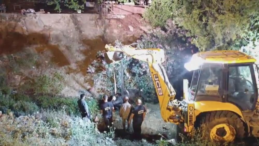 Hatay’da inek için kurtarma operasyonu