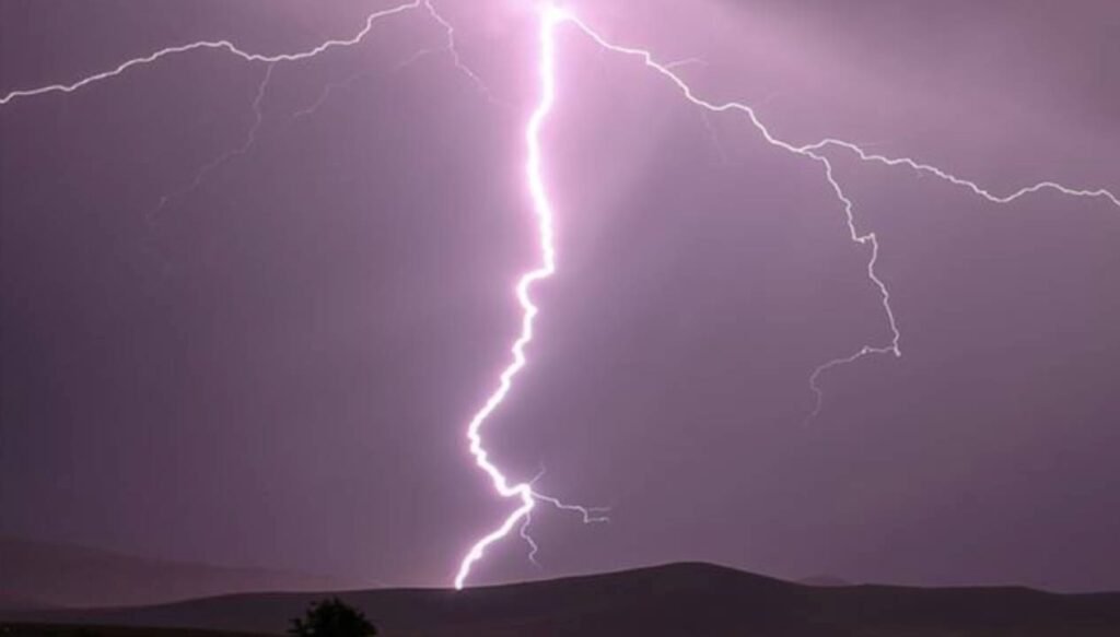 Hindistan’da yıldırım düştü: 15 ölü