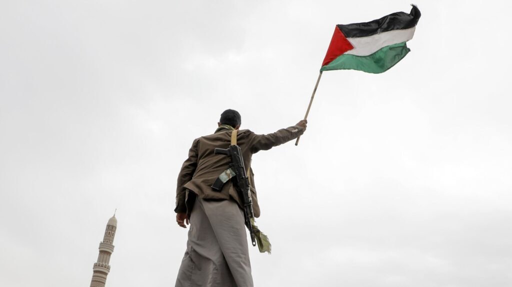 Husiler İsrail’in kuzeyindeki Hayfa limanını bombalayacaklarını açıkladı