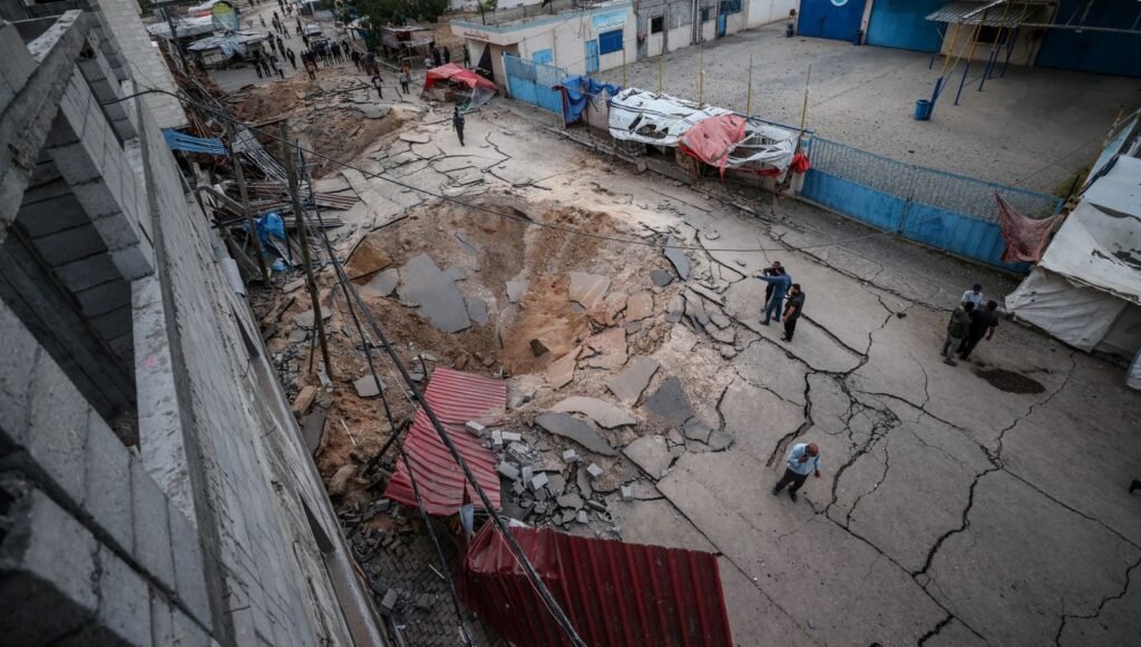 İsrail, Gazze’de yine hastane vurdu: 34 kişi öldü