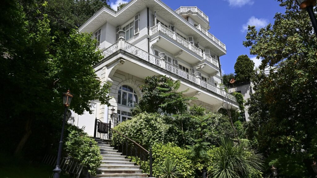 İstanbul depremi etkiledi: Bebek’teki köşk için beklenen ilgi gelmedi, satış iptal edildi