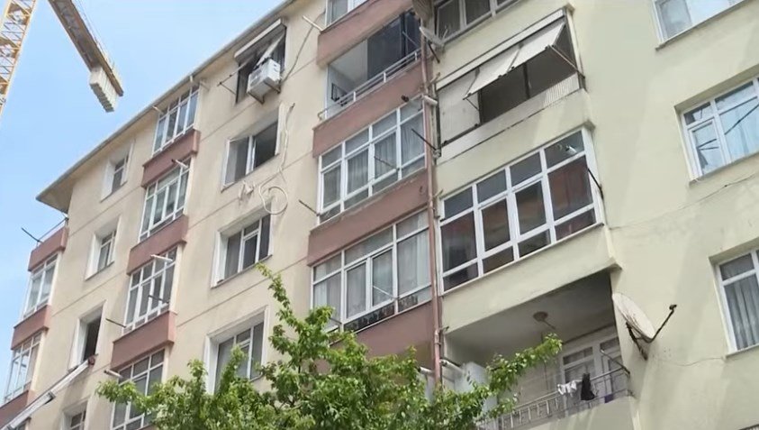 İstanbul’da kolonları patlayan 96 dairelik siteye tahliye