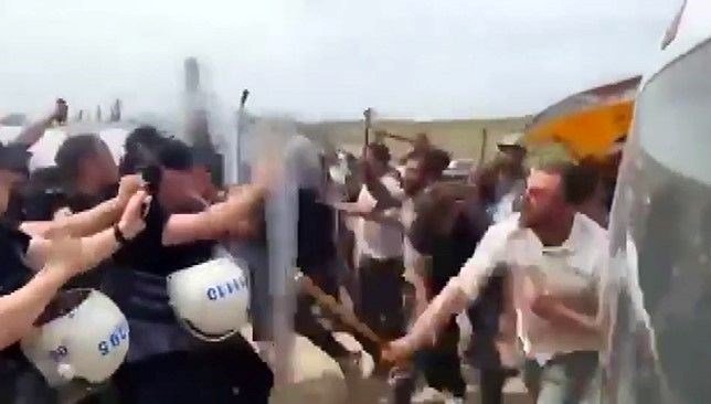 Kurban pazarında polise saldırı: 3 kişi tutuklandı