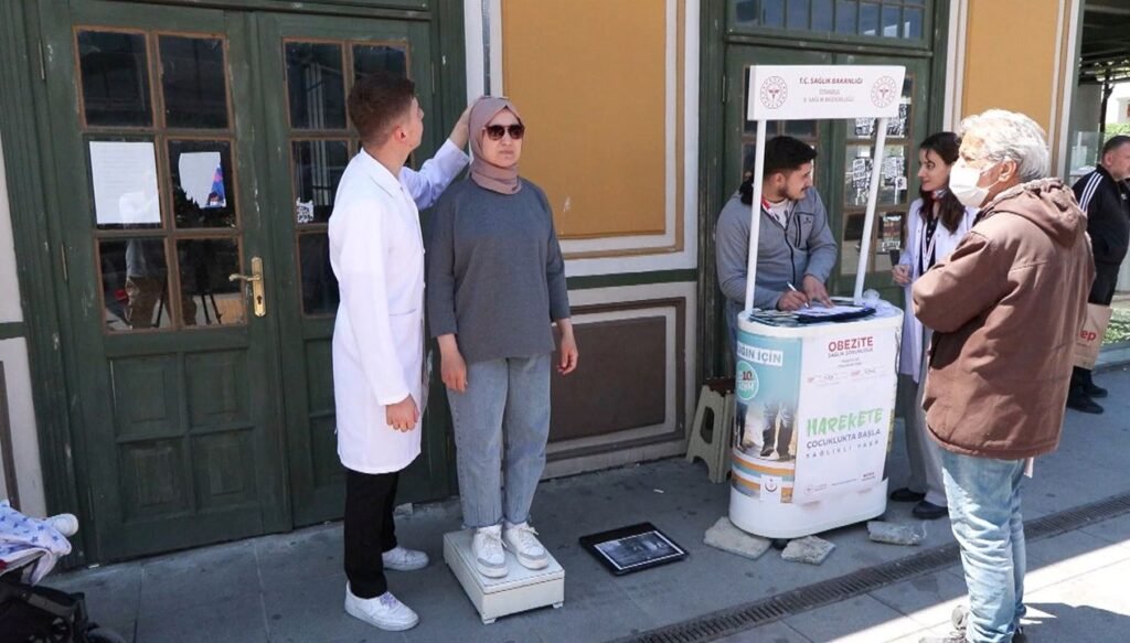 Meydanlarda kilo kontrolü uygulaması: Bakanlık katılan kişi sayısını açıkladı