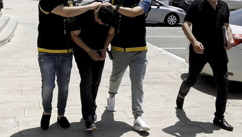 Mezarlıktaki hırsız, suçüstü yakalandı