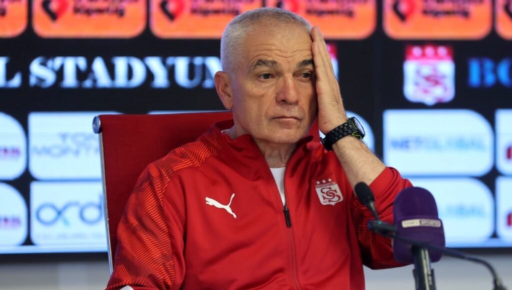 Rıza Çalımbay, hakeme ateş püskürdü: “Üç büyüklere vermesin de göreyim!”