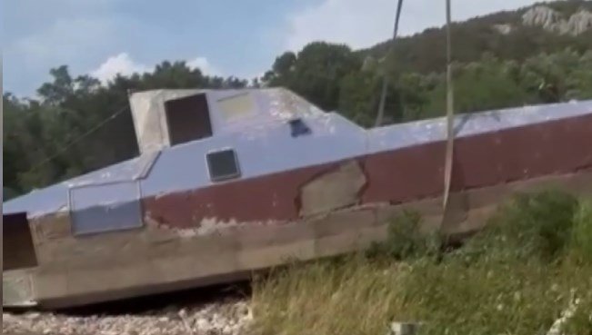 Sahildeki terk edilmiş tekneler kaldırıldı