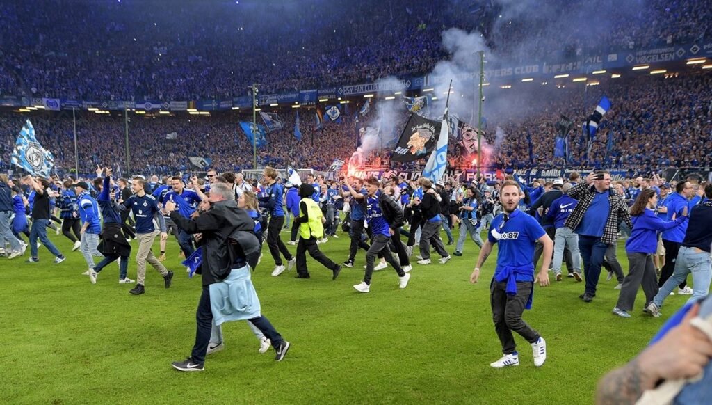 Şampiyonluk kutlamasında izdiham: Biri ağır 26 taraftar yaralı