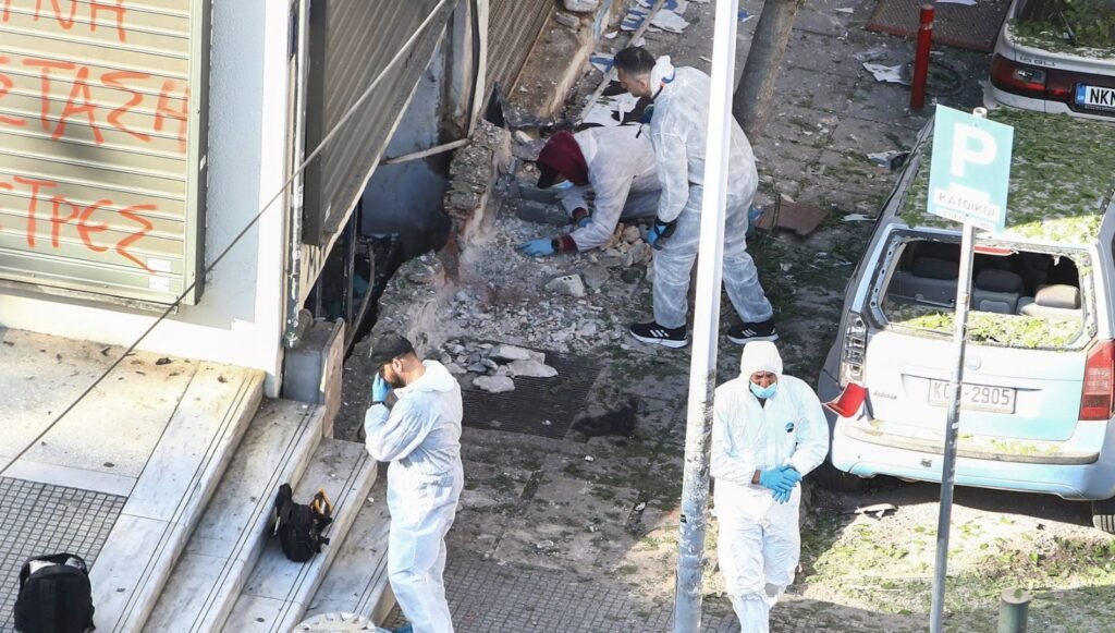 Selanik’te bir kadının taşıdığı bomba elinde patladı