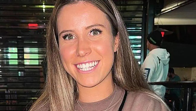 “Senin yerin mutfak” diyen erkek arkadaşını benzin döküp yaktı