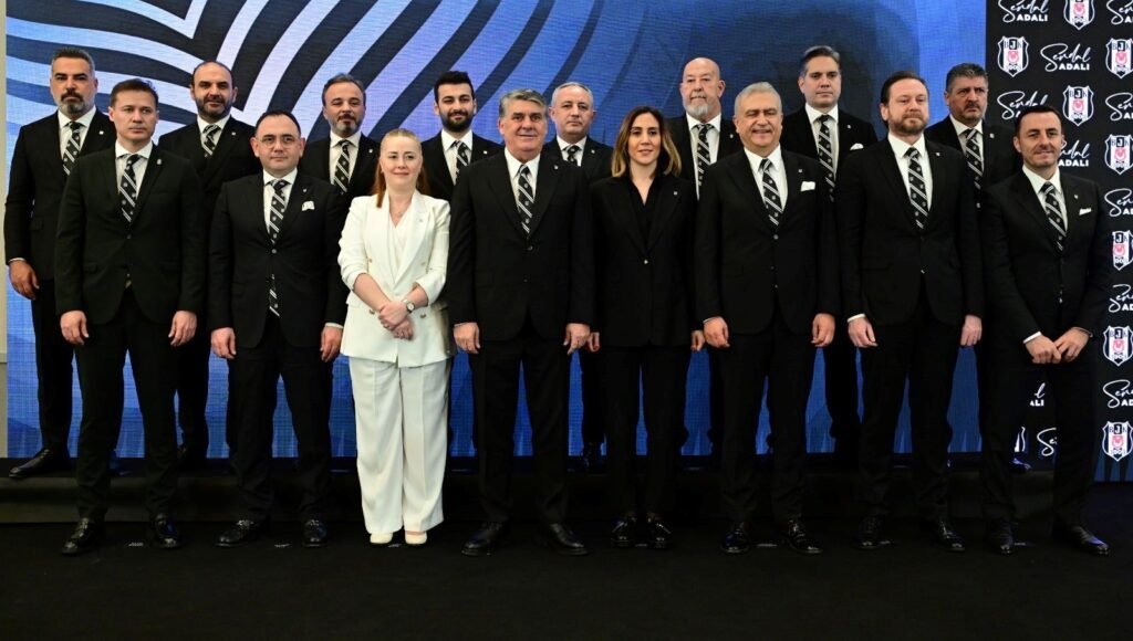 Serdal Adalı yönetim kurulunu tanıttı