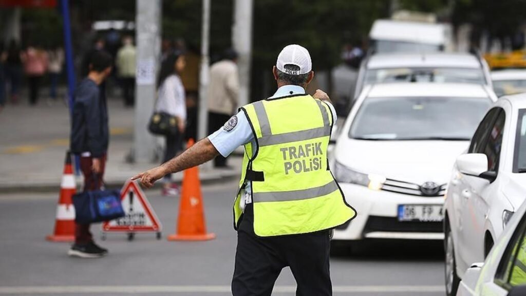 Trafik cezalarına rekor zam geldi: Hız, emniyet kemeri, alkol ve cep telefonu ihlalleri ne kadar?