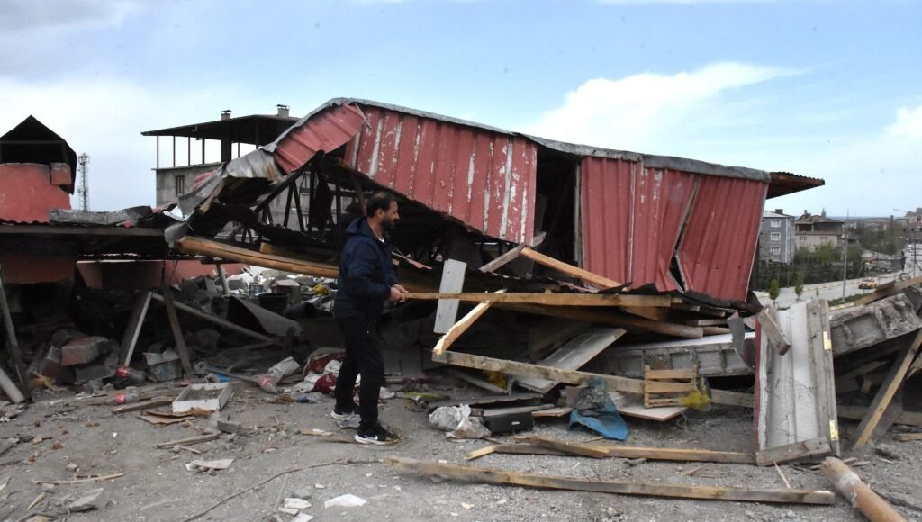 Van’da şiddetli rüzgar