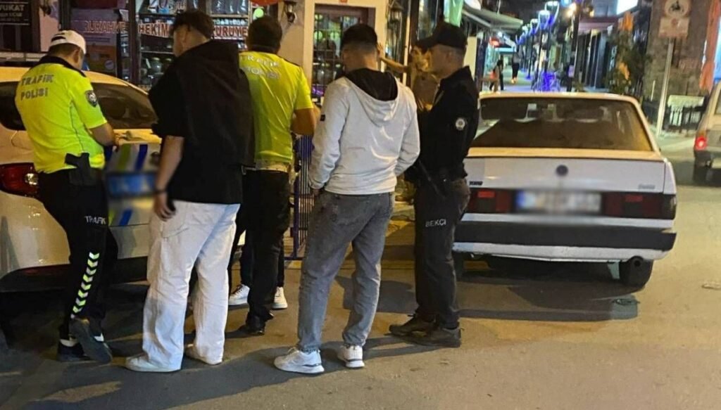 Yüksek ses müzik ehliyetine mal oldu