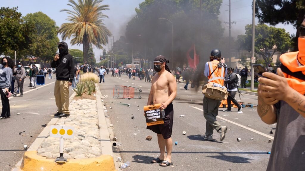 ABD’de protestocular göçmenlik binasına girdi