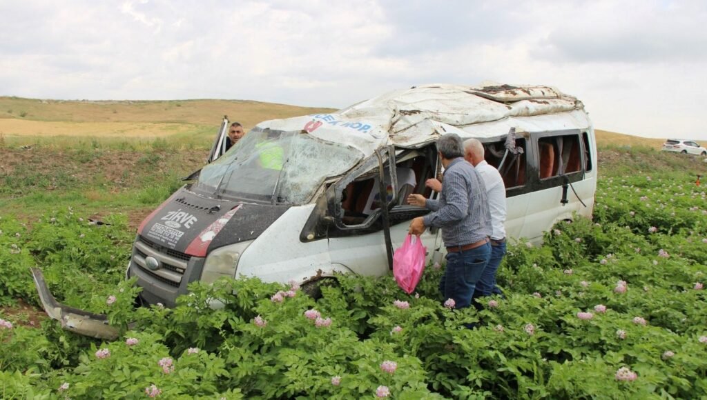 Amasya’da yolcu minibüsü takla attı: 1 can kaybı, 4 yaralı