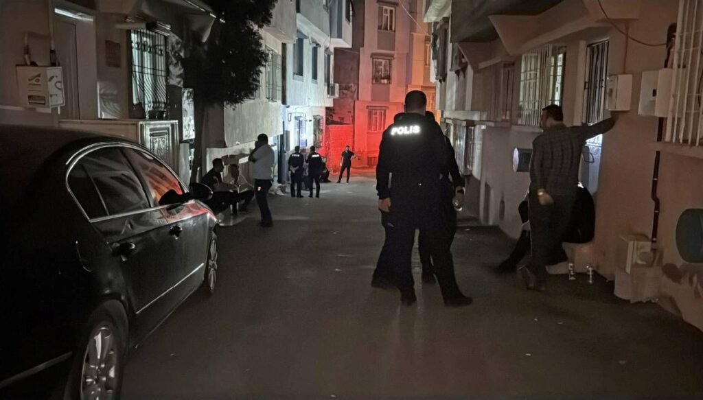 Anne ve 3 yaşındaki kızı kapısı kilitli evde can verdi