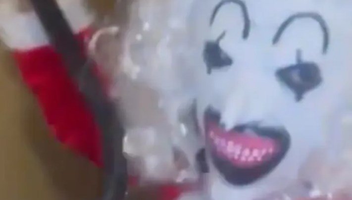 Bakıcı dehşeti: Noel Baba kostümü giyip çocukları kemerle dövdü