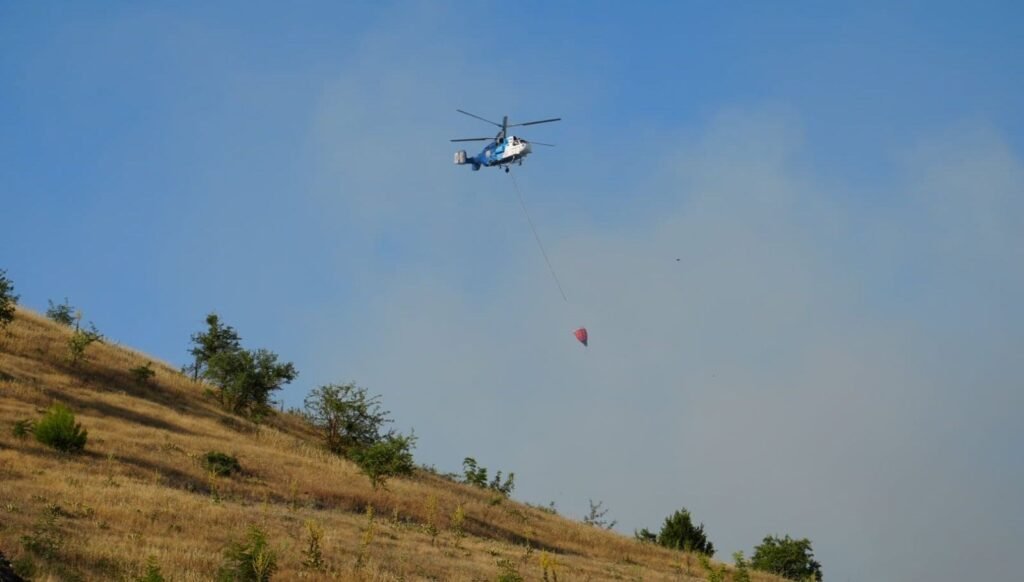 Balıkesir’de iki noktada orman yangını: Havadan ve karadan müdahale ediliyor