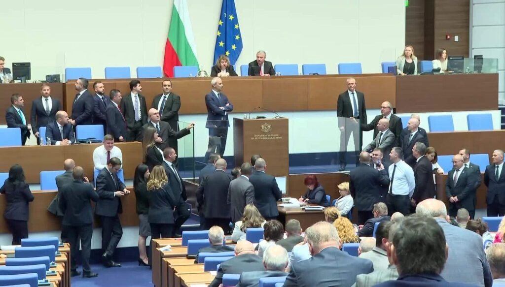 Bulgaristan Parlamentosu’nda “Euro’ya geçiş” kavgası