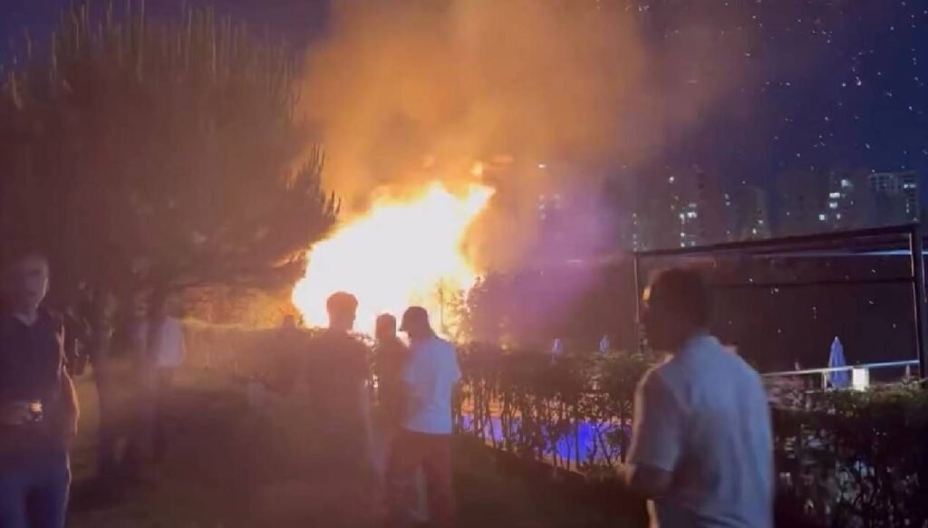 Düğünde atılan havai fişekler yangın çıkardı