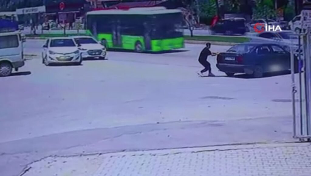 El frenini çekmeyi unuttu, kazaya engel olamadı