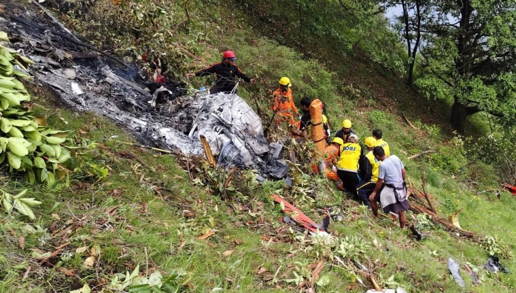 Hindistan’da bu kez de helikopter düştü! Kayıp 6 kişi aranıyor