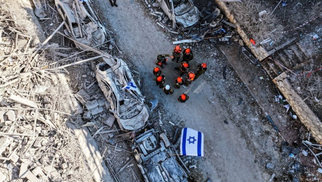 İsrailli Belediye Başkanı: İran’dan atılan füzelerin hasarı akıl almaz boyutta