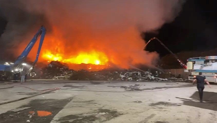 Kocaeli’de atık depolama sahasında yangın