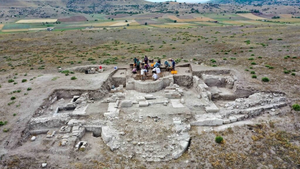 Lystra Antik Kenti’nde tarihi miras gün yüzüne çıkıyor: Büyük bir yapı keşfedildi