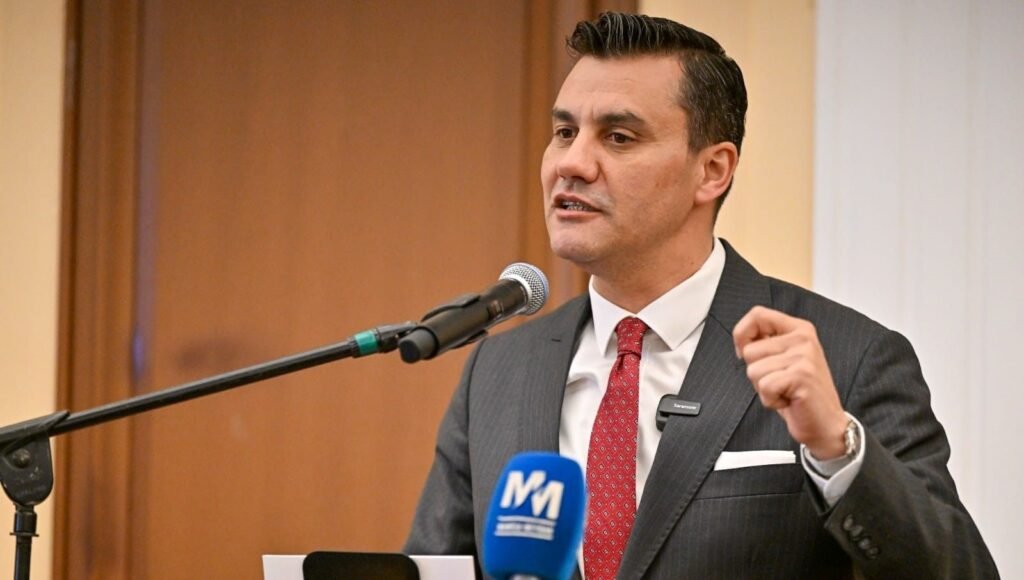 Manisa Büyükşehir Belediye Başkanı Ferdi Zeyrek hastaneye kaldırıldı