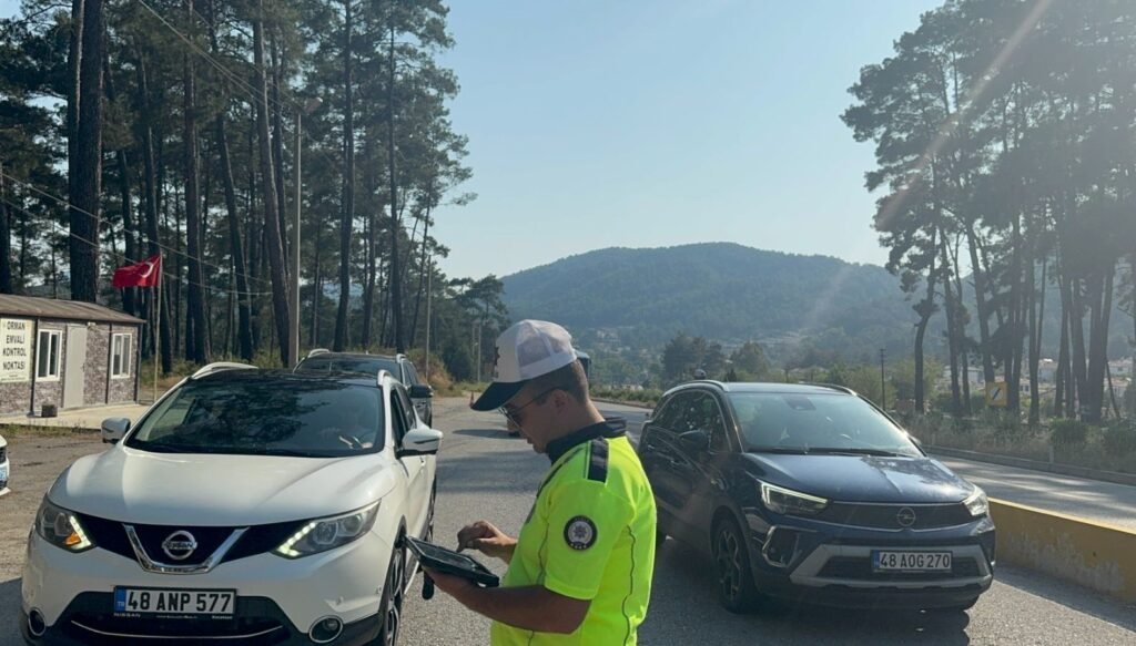 Marmaris ve Datça’ya 25 bin araç giriş yaptı