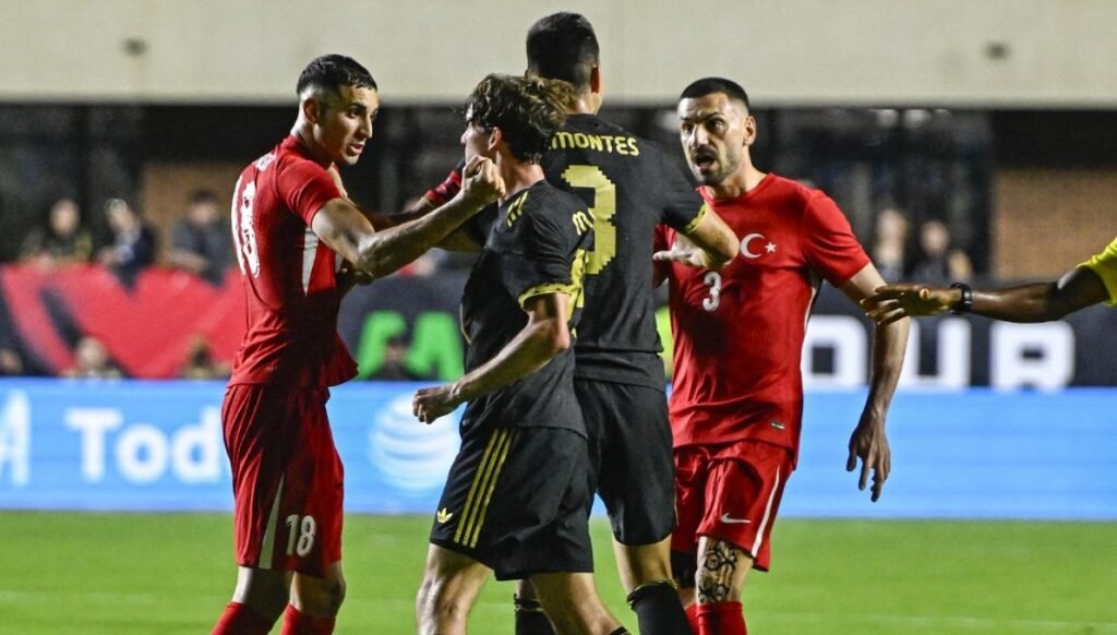 Milli futbolcu maçta yaşananlar hakkında konuştu: “Meksikalılar biraz gergindi”