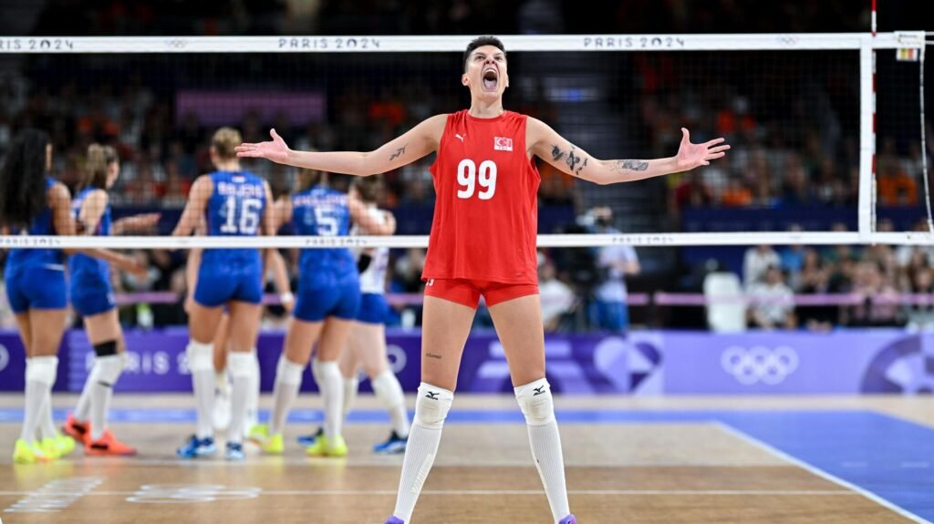Milli voleybolcu Ebrar Karakurt’un yeni takımı belli oldu: ‘Ülkeme döndüğüm için çok mutluyum’