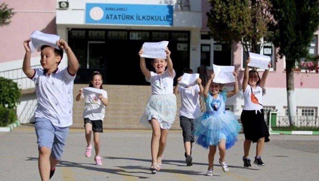 Milyonlarca öğrenci için tatil bugün başlıyor